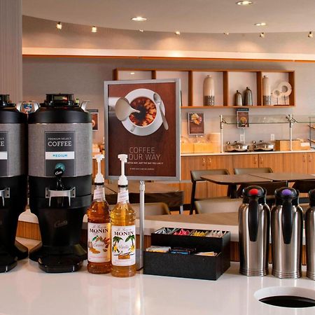 Springhill Suites St. Louis Airport/Earth City Бриджтън Екстериор снимка