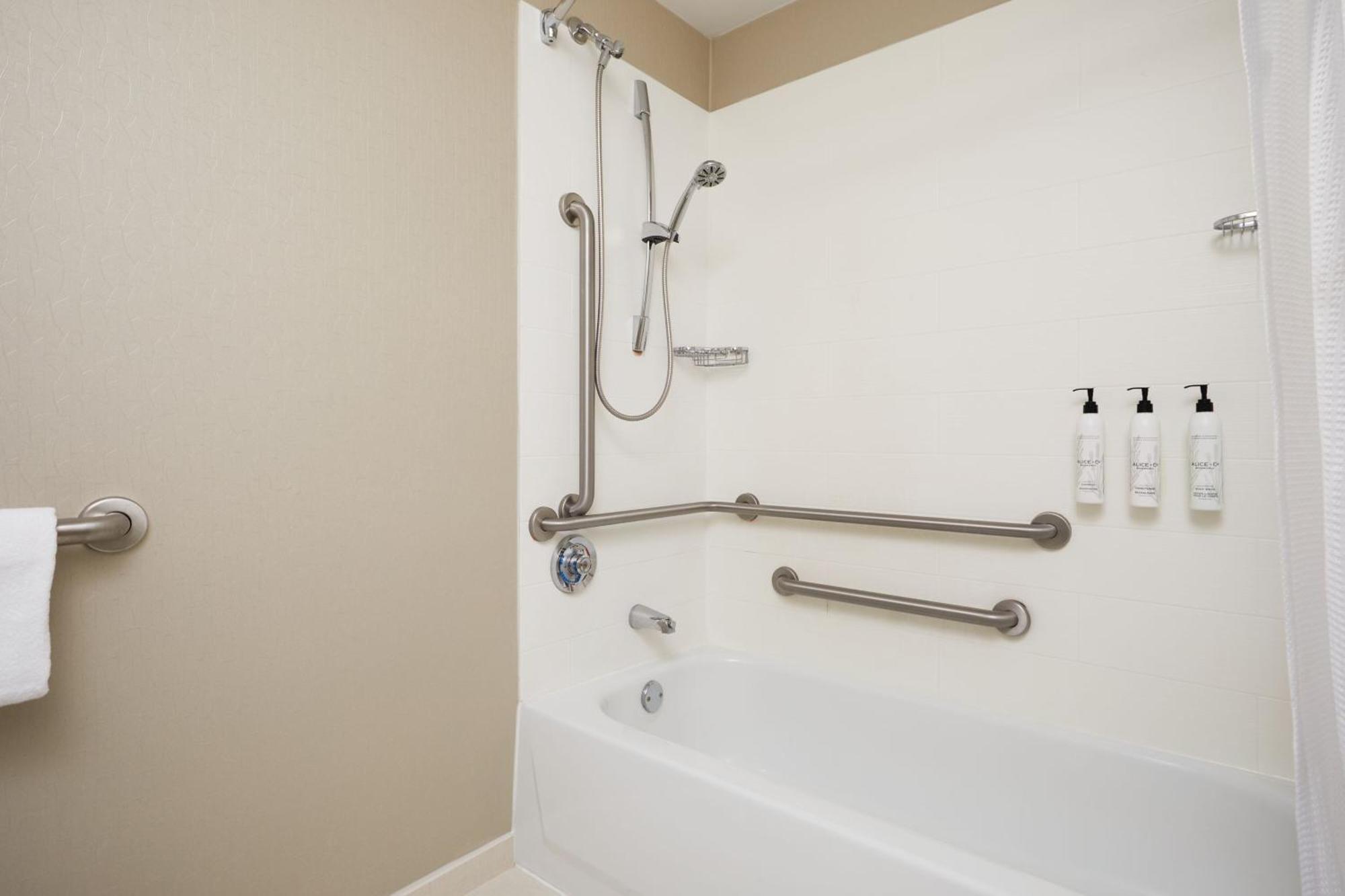 Springhill Suites St. Louis Airport/Earth City Бриджтън Екстериор снимка