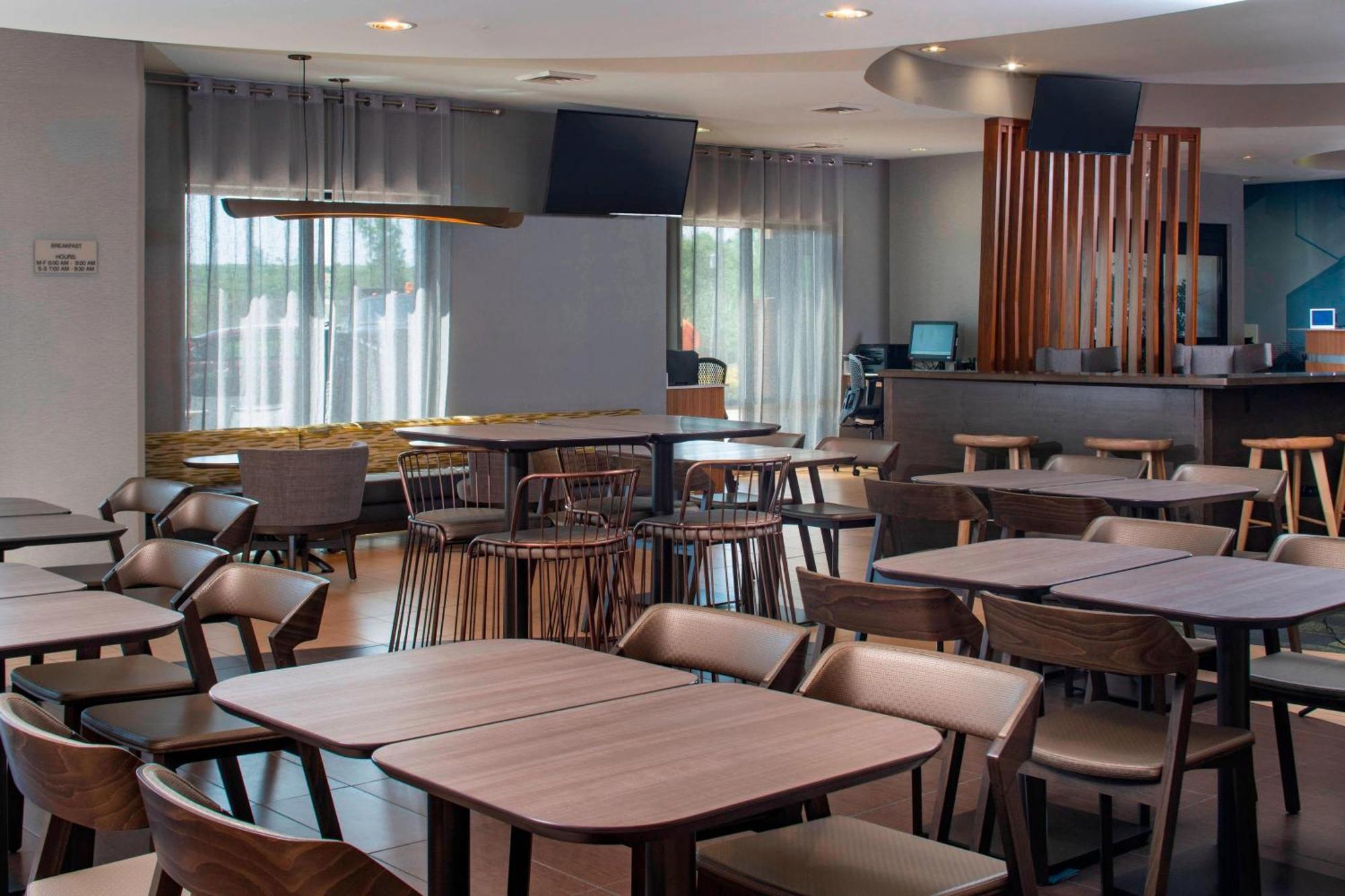 Springhill Suites St. Louis Airport/Earth City Бриджтън Екстериор снимка