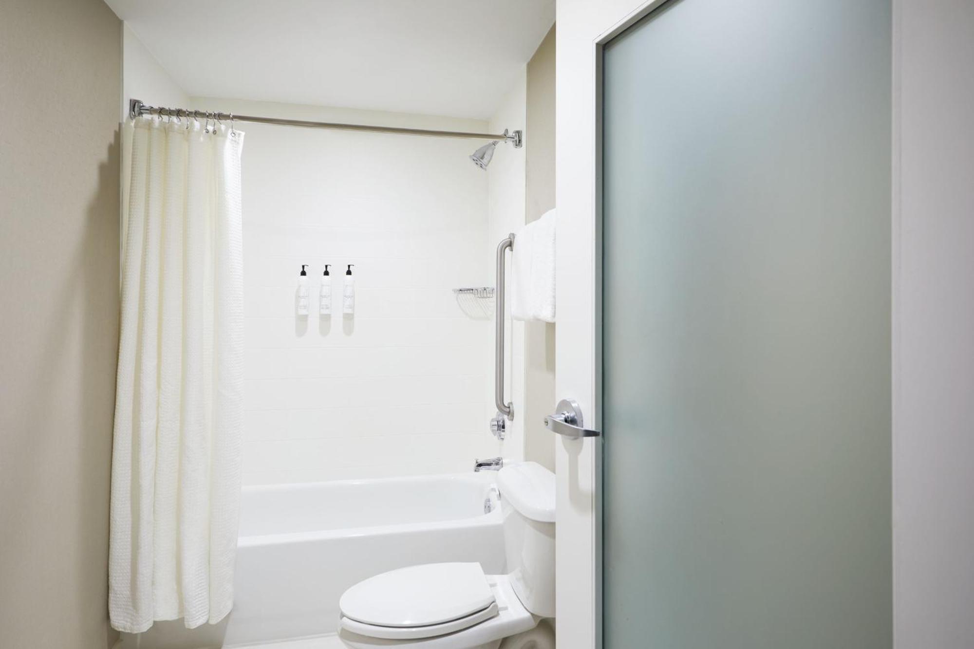 Springhill Suites St. Louis Airport/Earth City Бриджтън Екстериор снимка