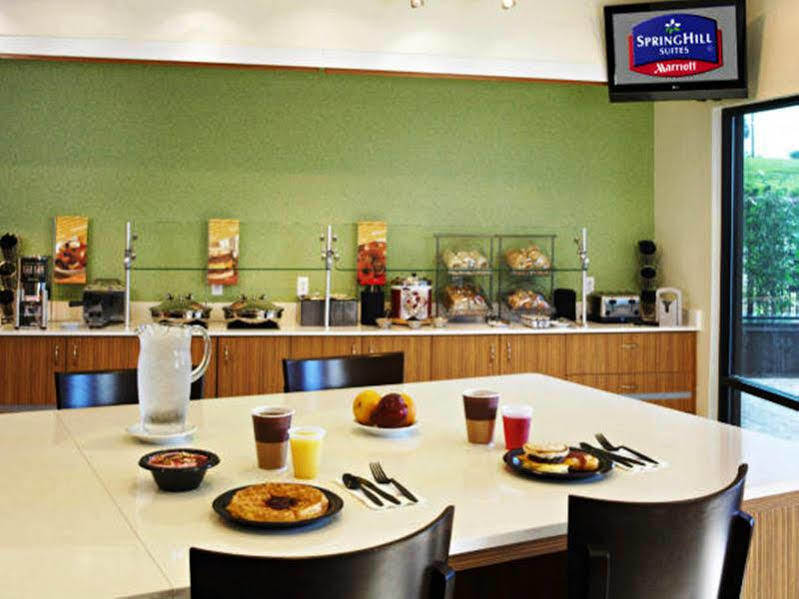 Springhill Suites St. Louis Airport/Earth City Бриджтън Екстериор снимка